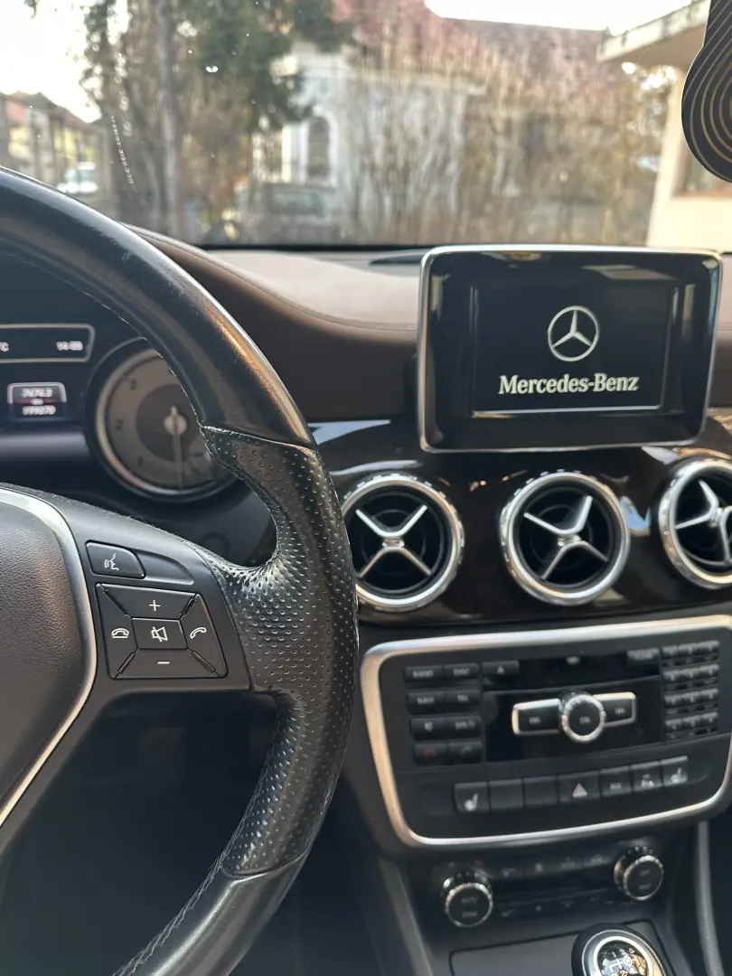 Mercedes-Benz GLA 200