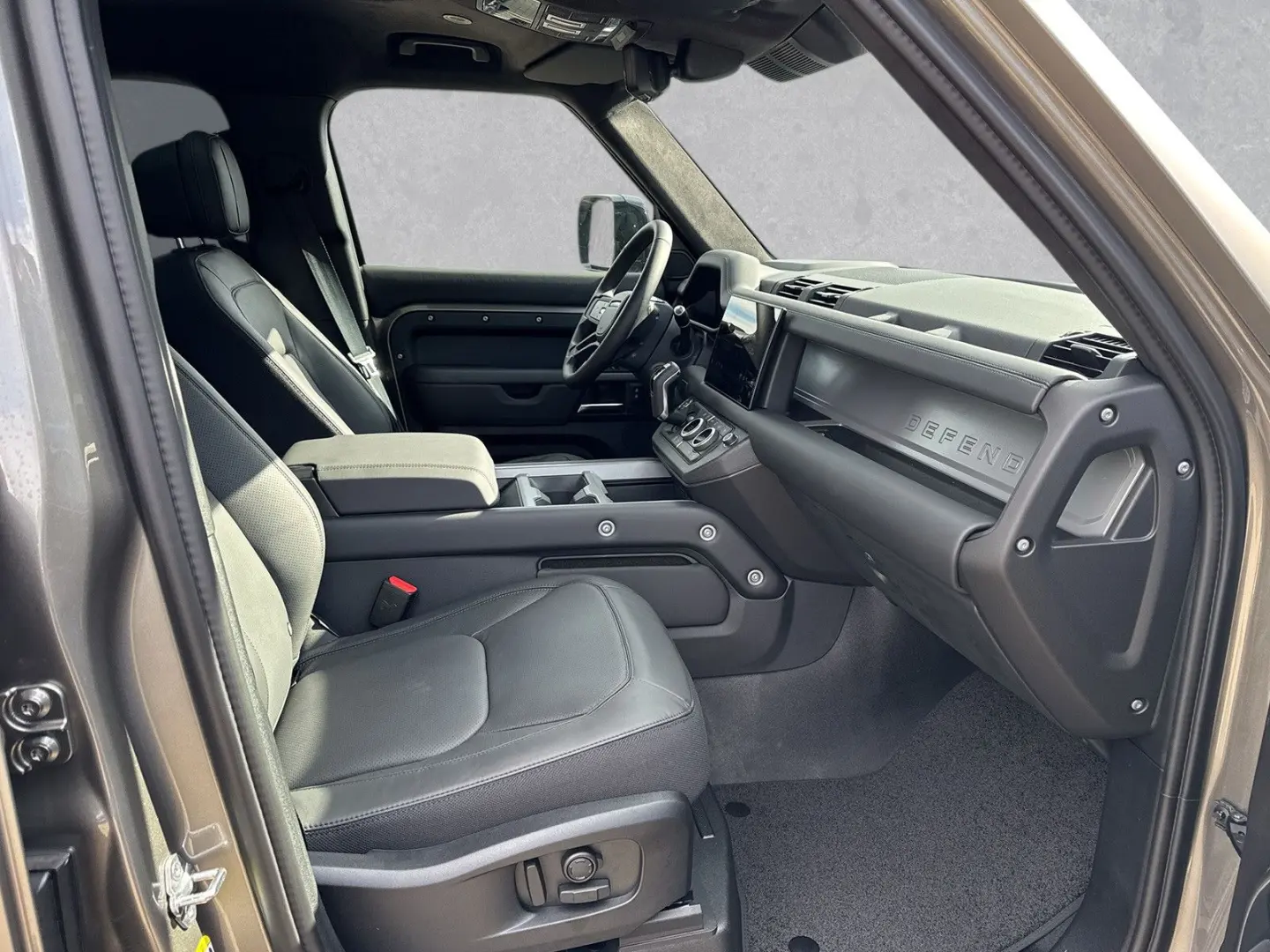 Defender 110 D300 X SHZ 22 LM AHK