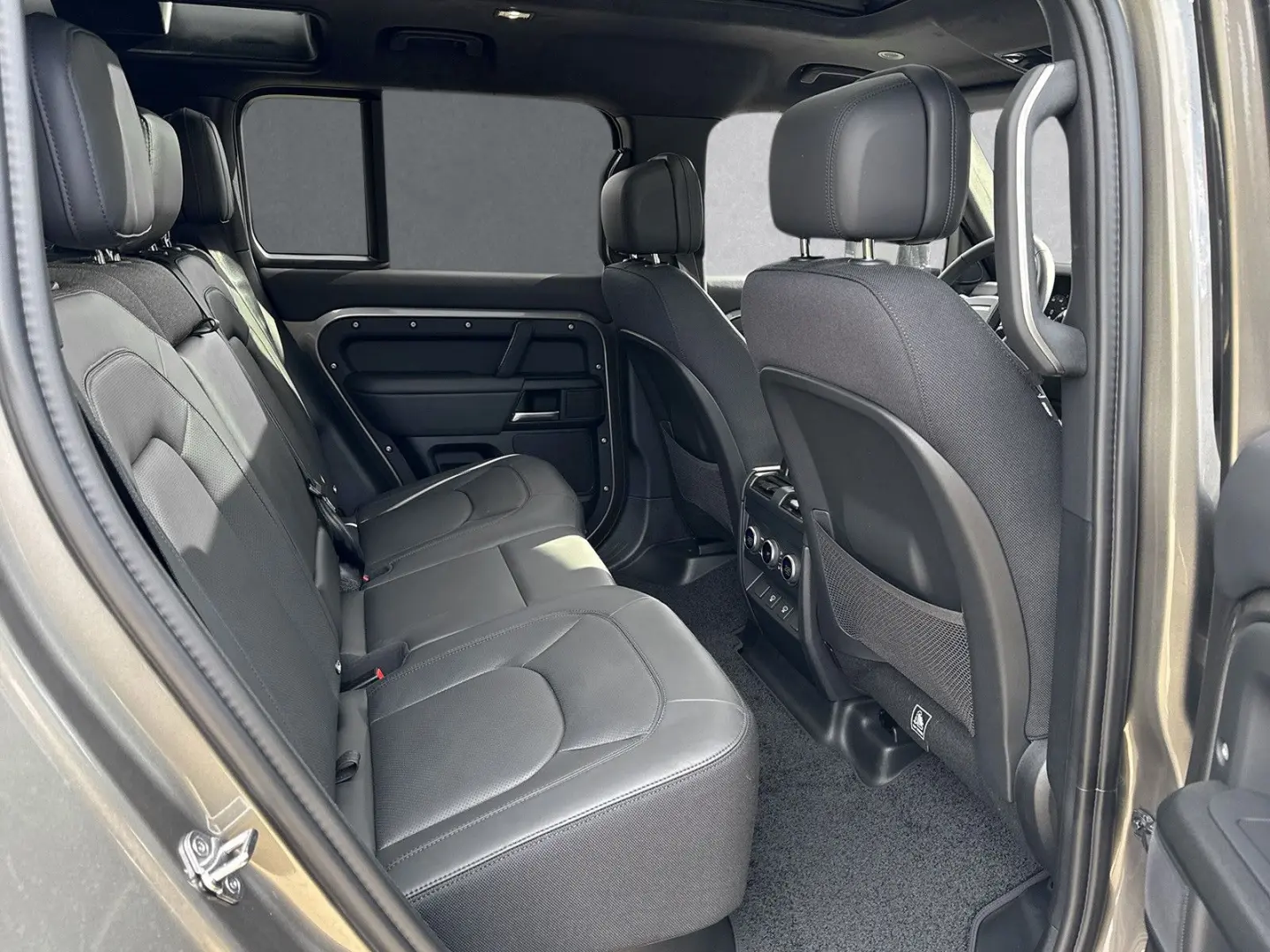 Defender 110 D300 X SHZ 22 LM AHK