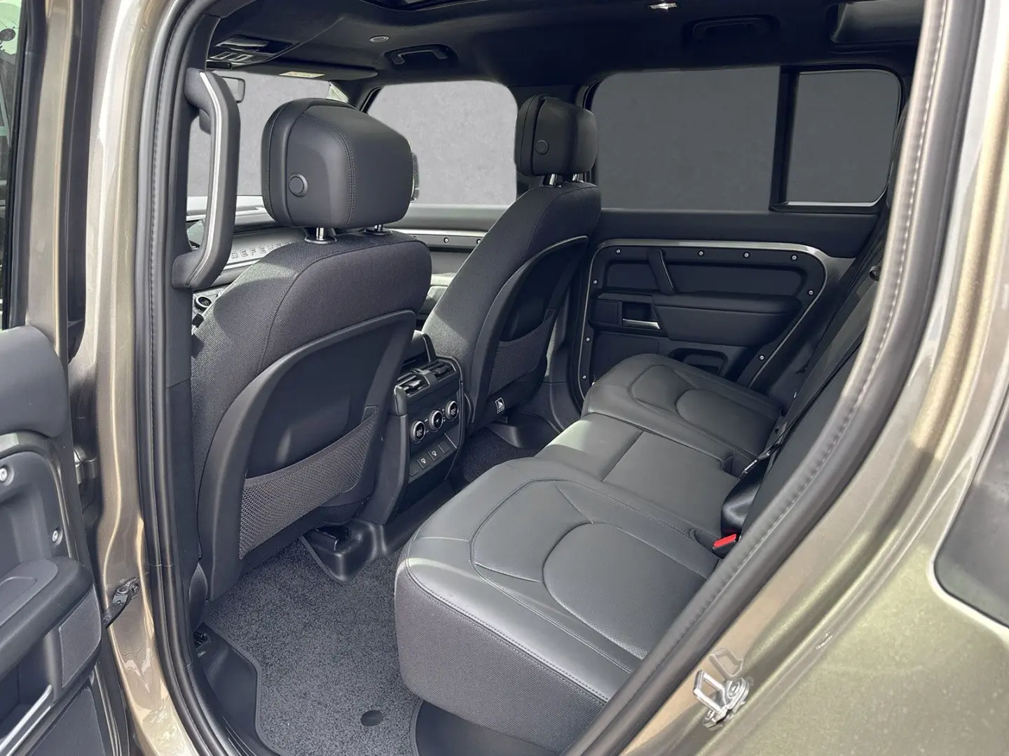 Defender 110 D300 X SHZ 22 LM AHK