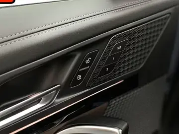 BMW X1 xDrive23d xLine M-LENKRAD PANO