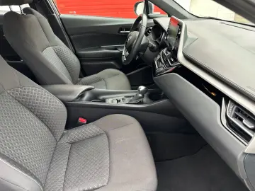 C-HR Hybrid Business Edition NAVI SHZ TEMP KAM l