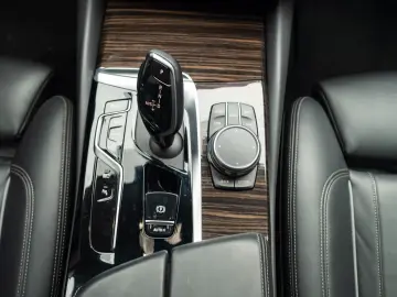 BMW 530e Luxury X Drive