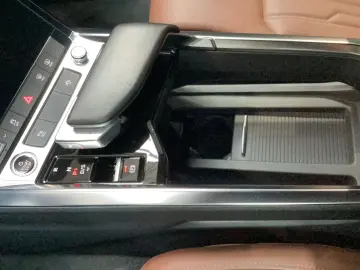 Audi Q8 Sportback 55 Q S LINE LM21 VENTILAȚ
