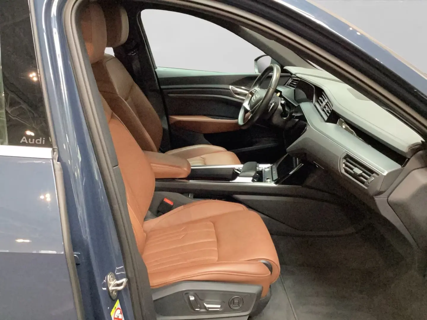 Audi Q8 Sportback 55 Q S LINE LM21 VENTILAȚ