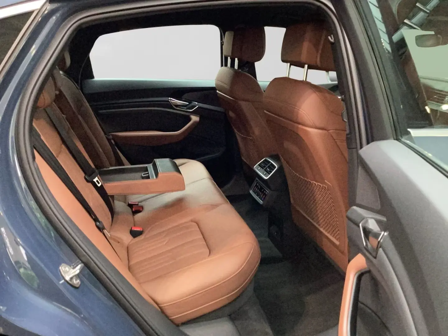 Audi Q8 Sportback 55 Q S LINE LM21 VENTILAȚ