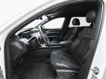 Audi Q8 e-tron 50 quattro avansat AHK S line