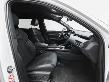 Audi Q8 e-tron 50 quattro avansat AHK S line