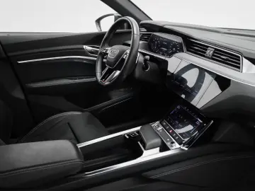 Audi Q8 e-tron 50 quattro avansat AHK S line