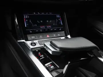 Audi Q8 e-tron 50 quattro avansat AHK S line