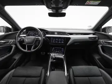 Audi Q8 e-tron 50 quattro avansat AHK S line