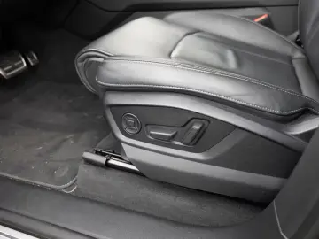 Audi Q8 55 TFSI e quattro S-Line AHK HUD 36