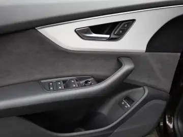 Audi Q8 55 TFSI e quattro S-Line AHK HUD 36