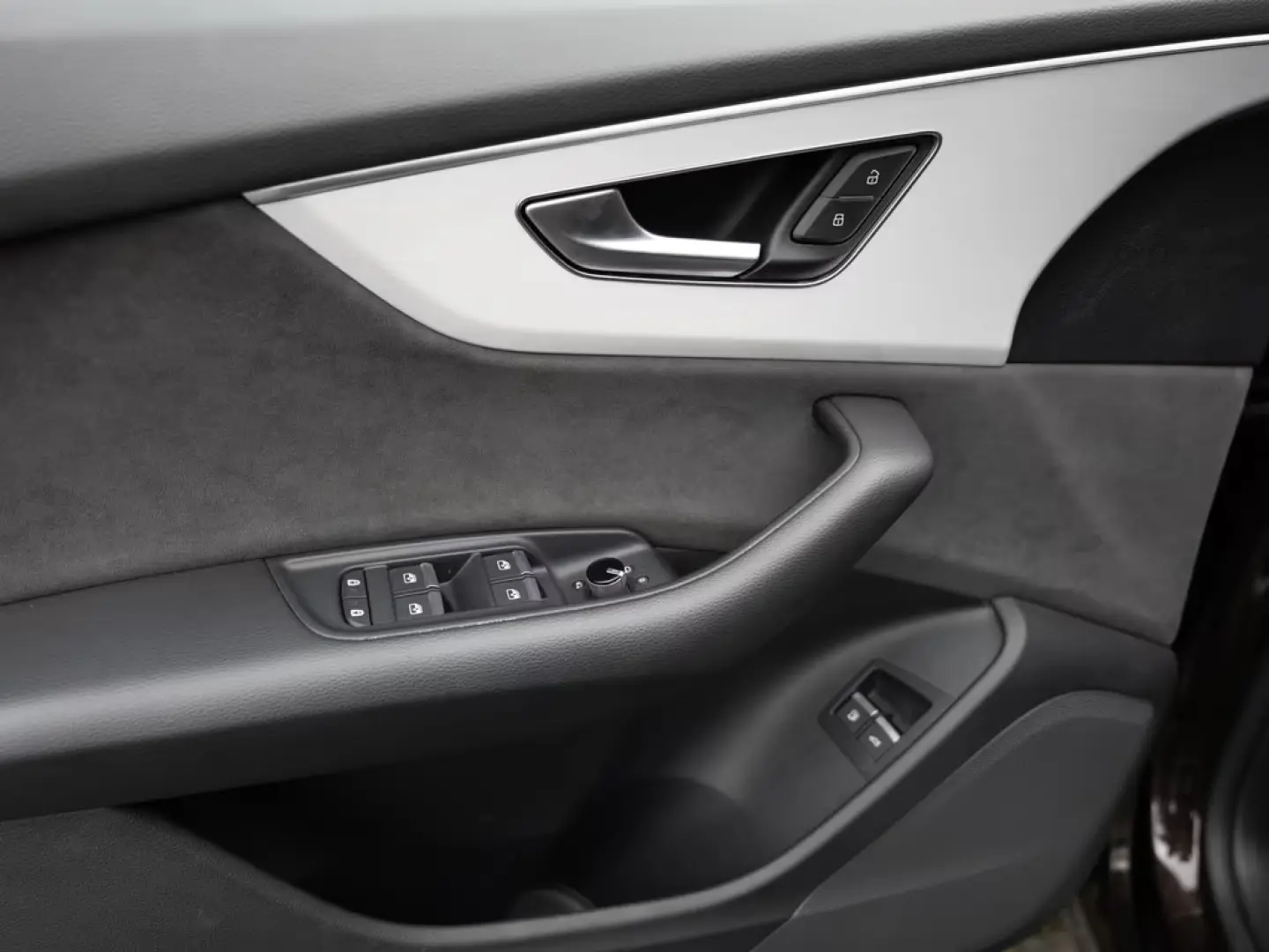 Audi Q8 55 TFSI e quattro S-Line AHK HUD 36