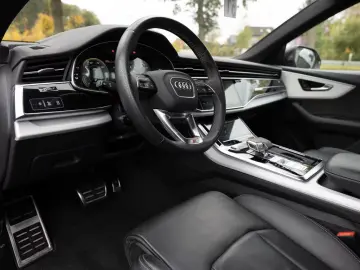Audi Q8 55 TFSI e quattro S-Line AHK HUD 36