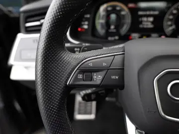 Audi Q8 55 TFSI e quattro S-Line AHK HUD 36