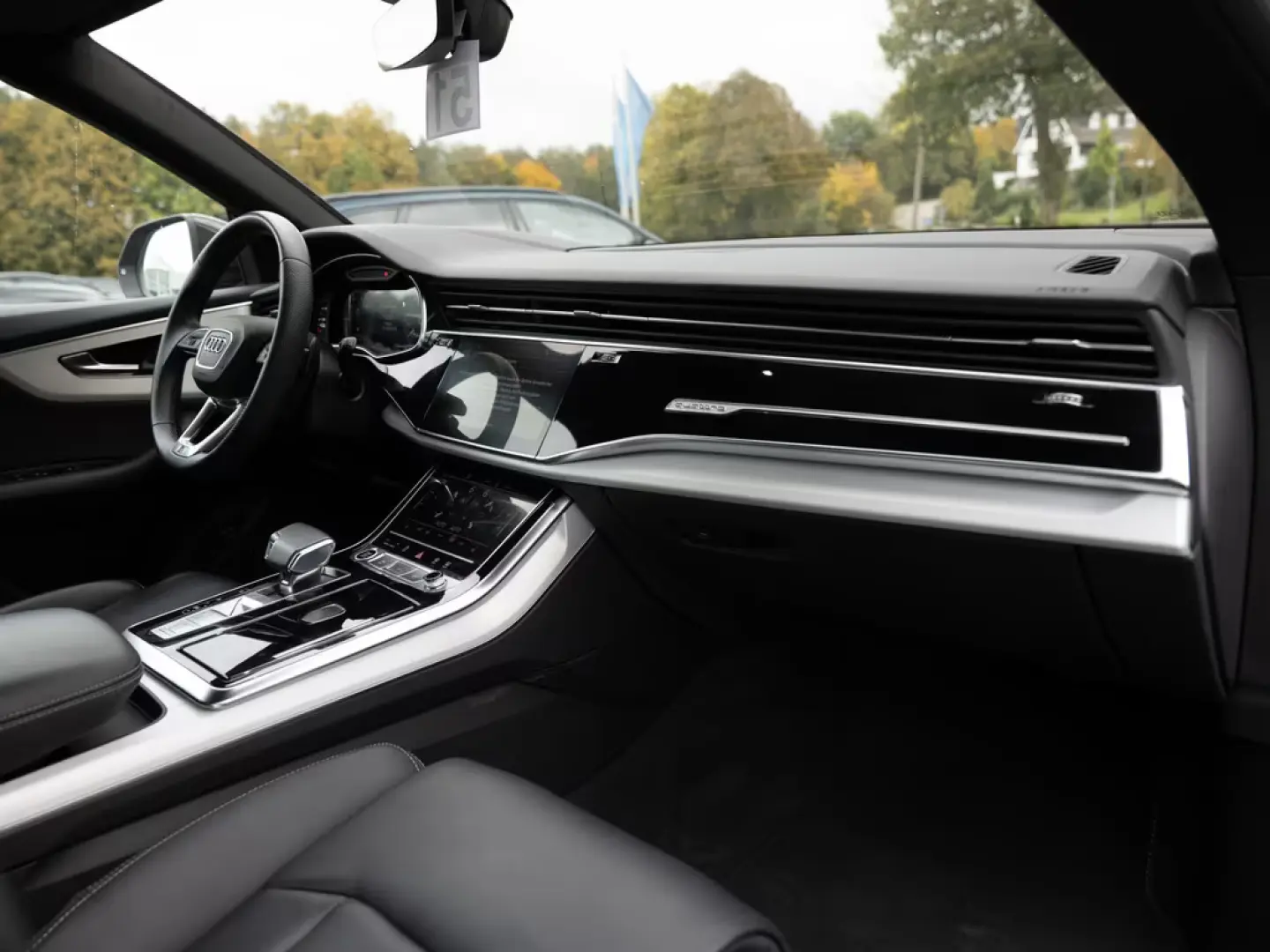 Audi Q8 55 TFSI e quattro S-Line AHK HUD 36