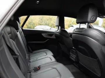 Audi Q8 55 TFSI e quattro S-Line AHK HUD 36
