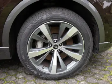 Audi Q8 55 TFSI e quattro S-Line AHK HUD 36