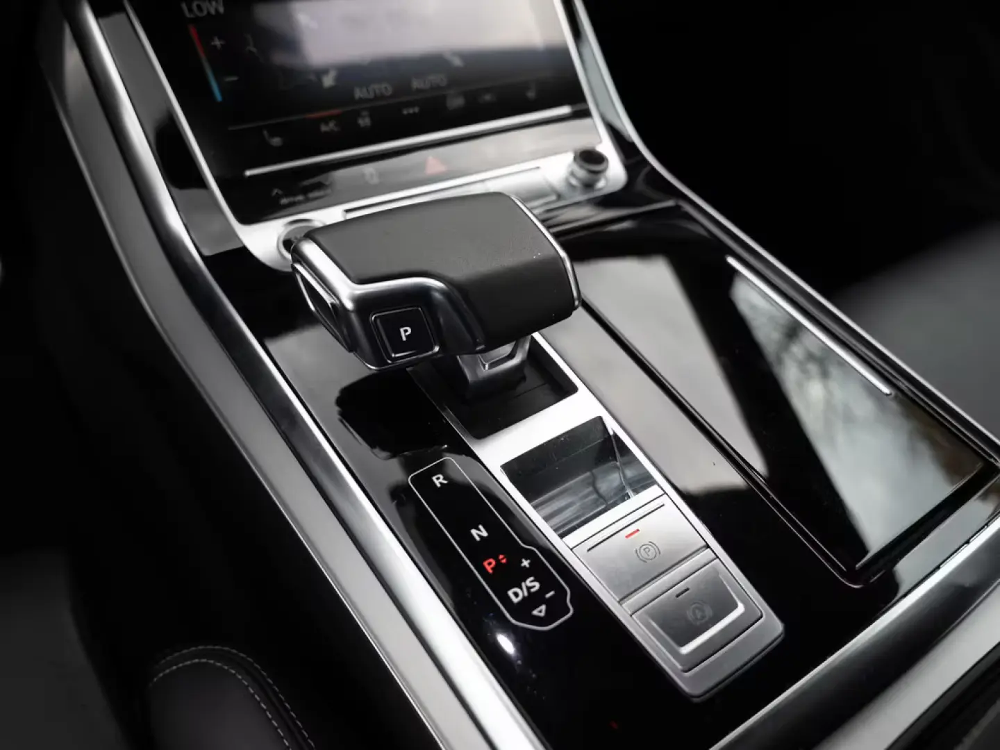 Audi Q8 55 TFSI e quattro S-Line AHK HUD 36