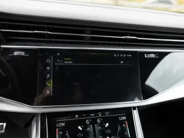 Audi Q8 55 TFSI e quattro S-Line AHK HUD 36
