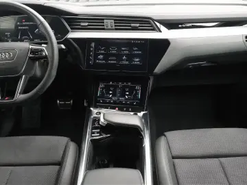 Audi Q8 Sportback e-tron 50 quattro avansat