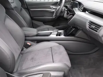 Audi Q8 Sportback e-tron 50 quattro avansat