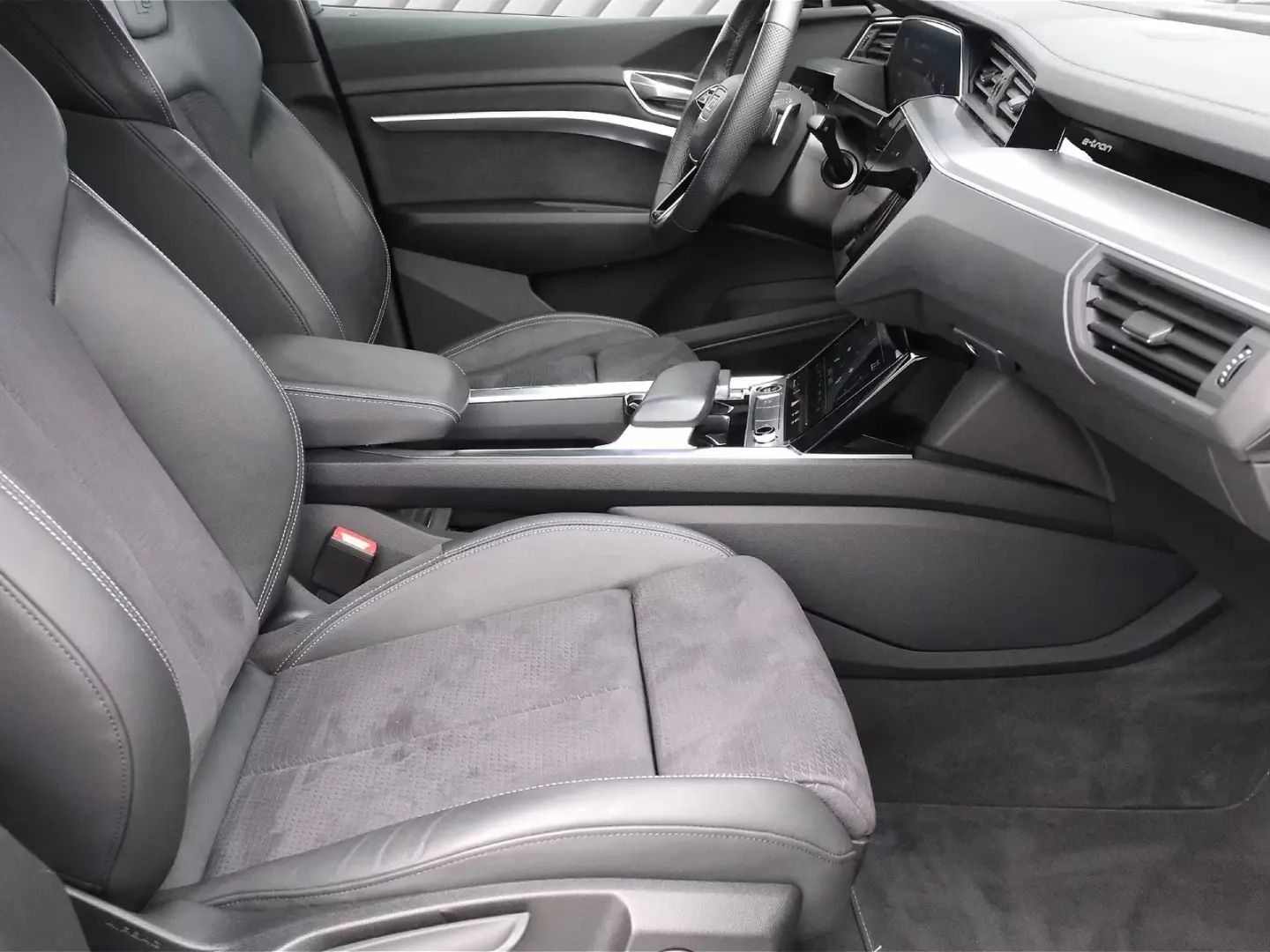 Audi Q8 Sportback e-tron 50 quattro avansat