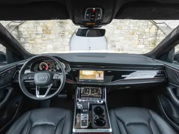 Audi Q8 55 TFSI Quattro S-LINE B&O 3D ACC