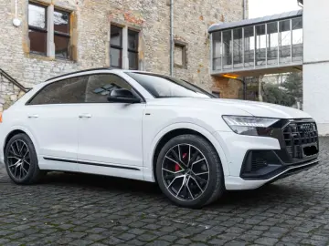 Audi Q8 55 TFSI Quattro S-LINE B&O 3D ACC