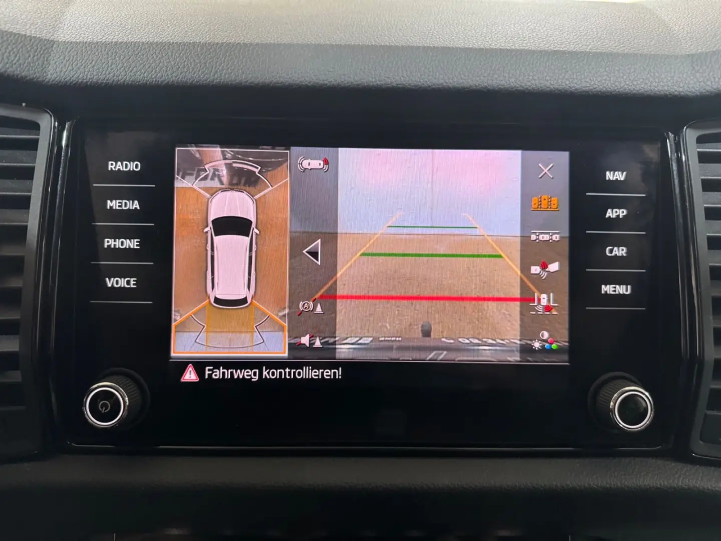 KodiaqClever 2.0TDI DSG STHEIZ AHK 360 CAM 4xSHZ