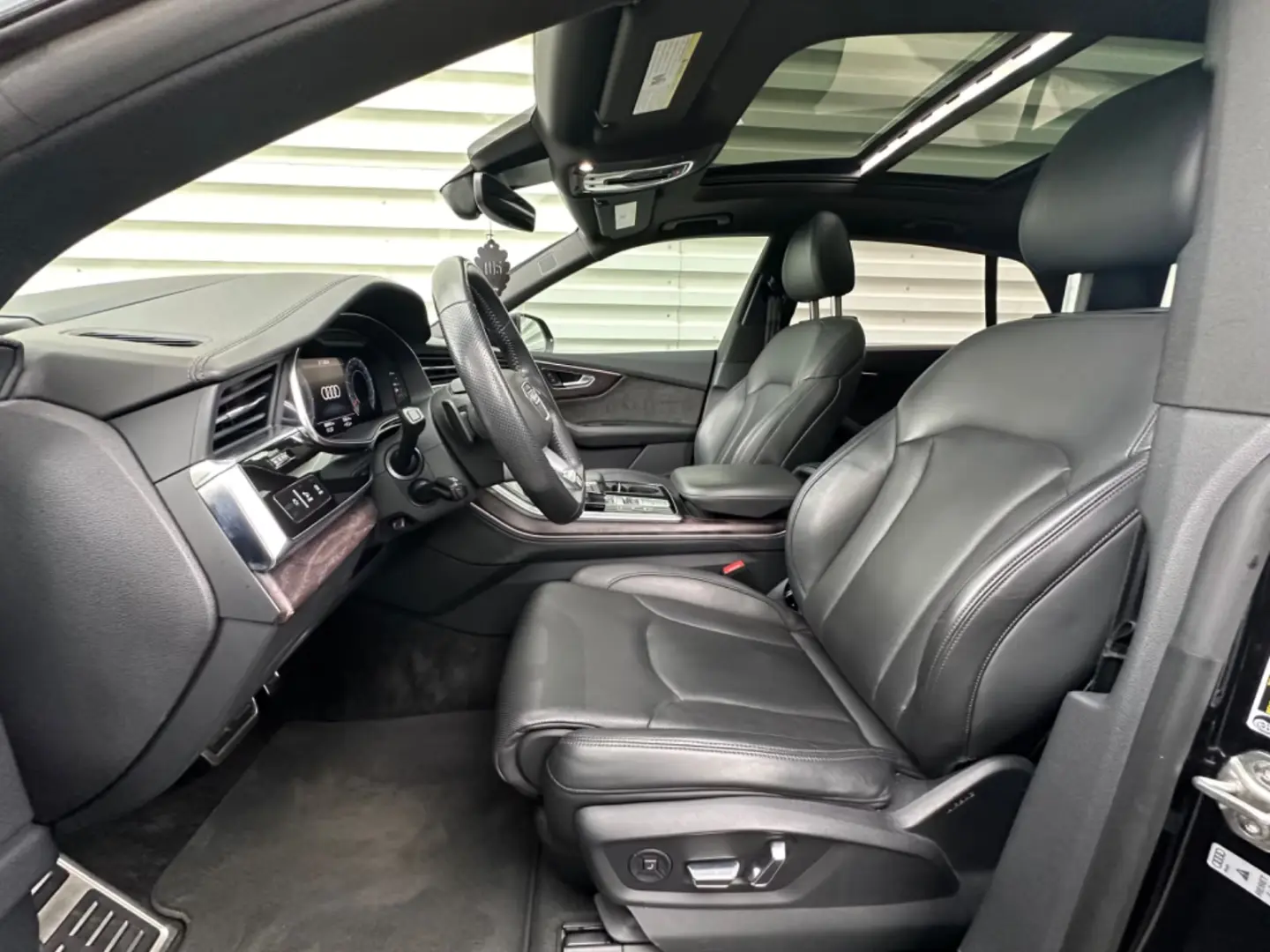 Audi Q8 55 TFSI quattro tiptronic S Line Voll