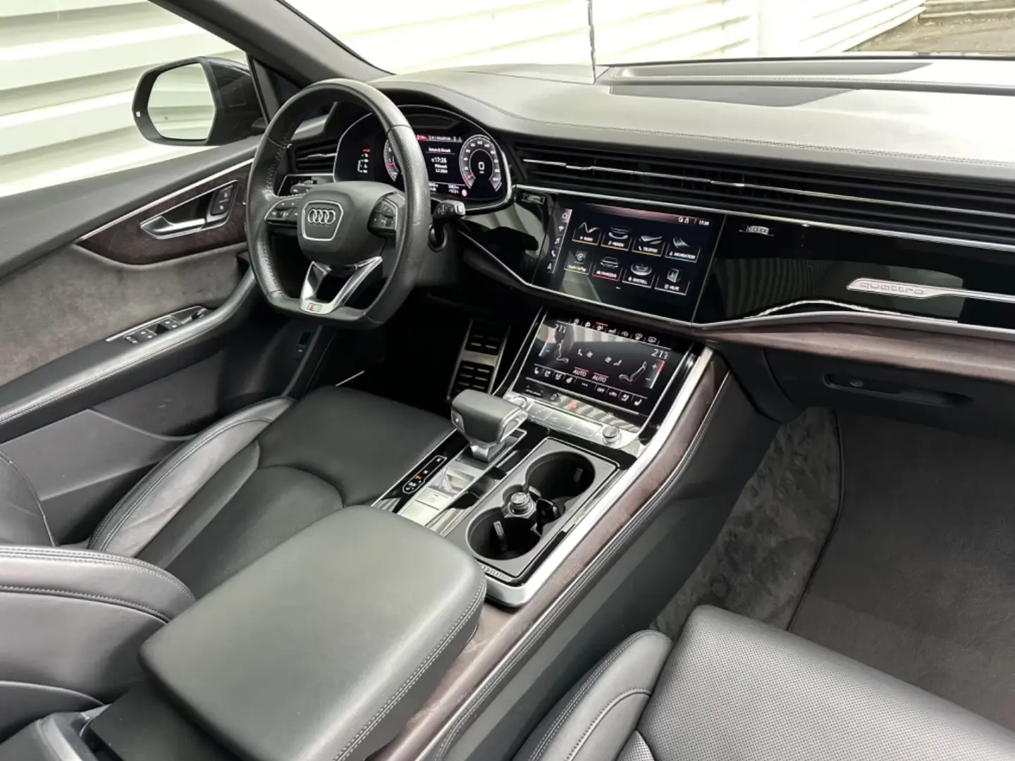 Audi Q8 55 TFSI quattro tiptronic S Line Voll