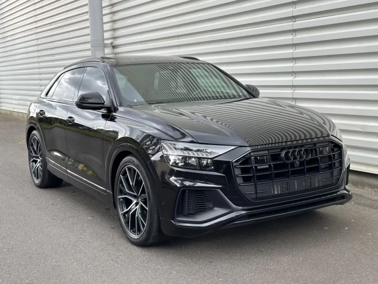 Audi Q8 55 TFSI quattro tiptronic S Line Voll