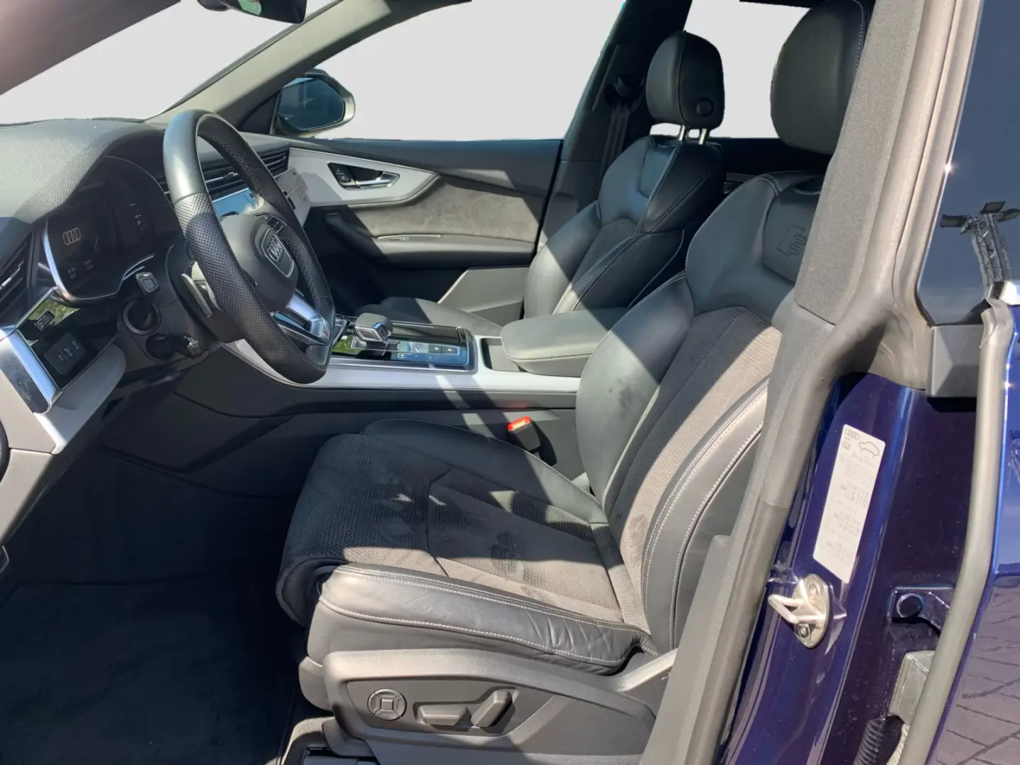 Audi Q8 55 TFSIe quattro tiptronic S Line AHK