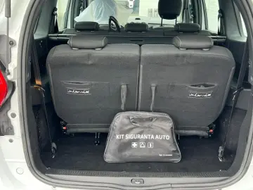 DACIA LODGY 1.3 TCe 130CP Stepway 7L