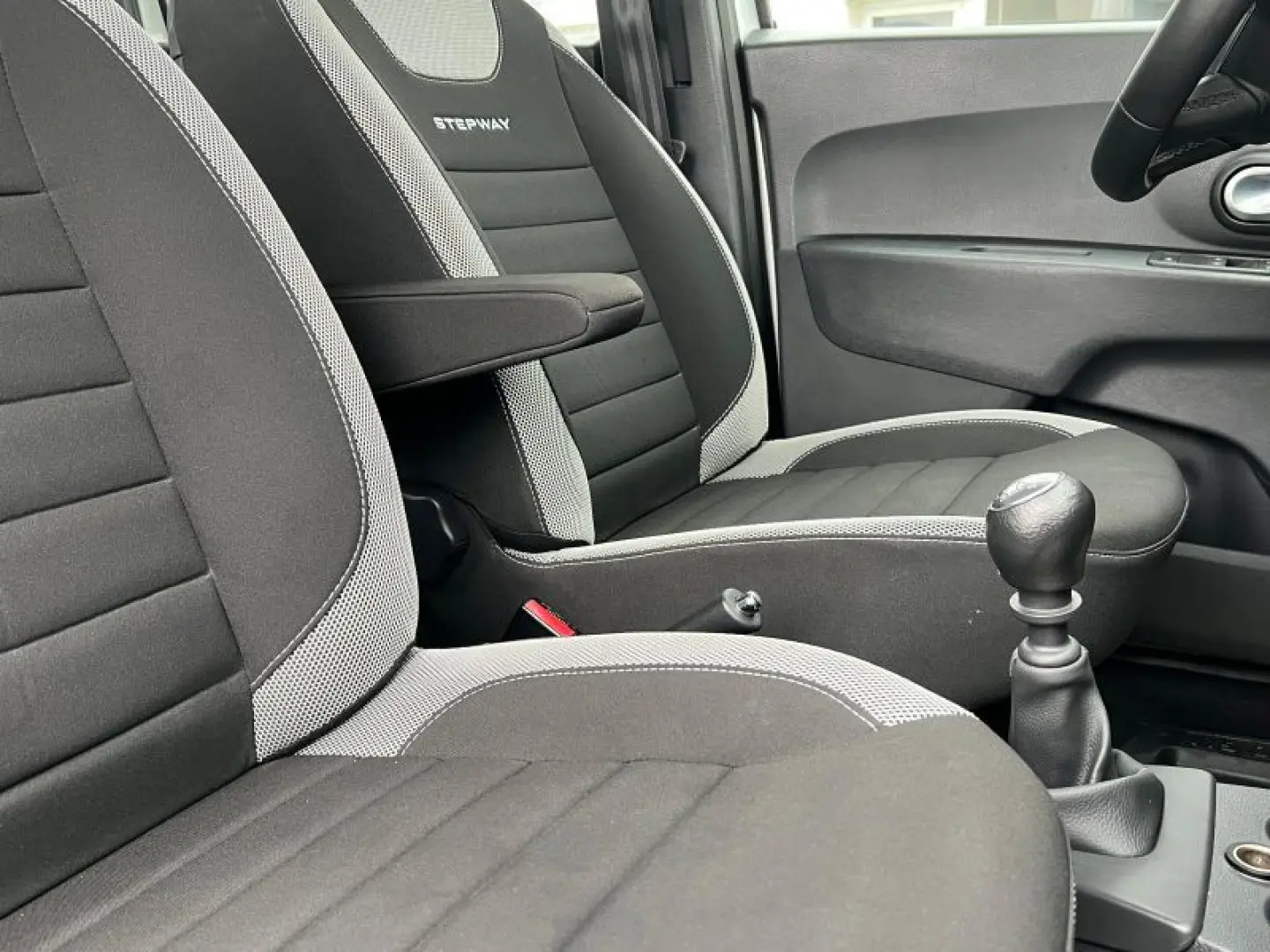 DACIA LODGY 1.3 TCe 130CP Stepway 7L