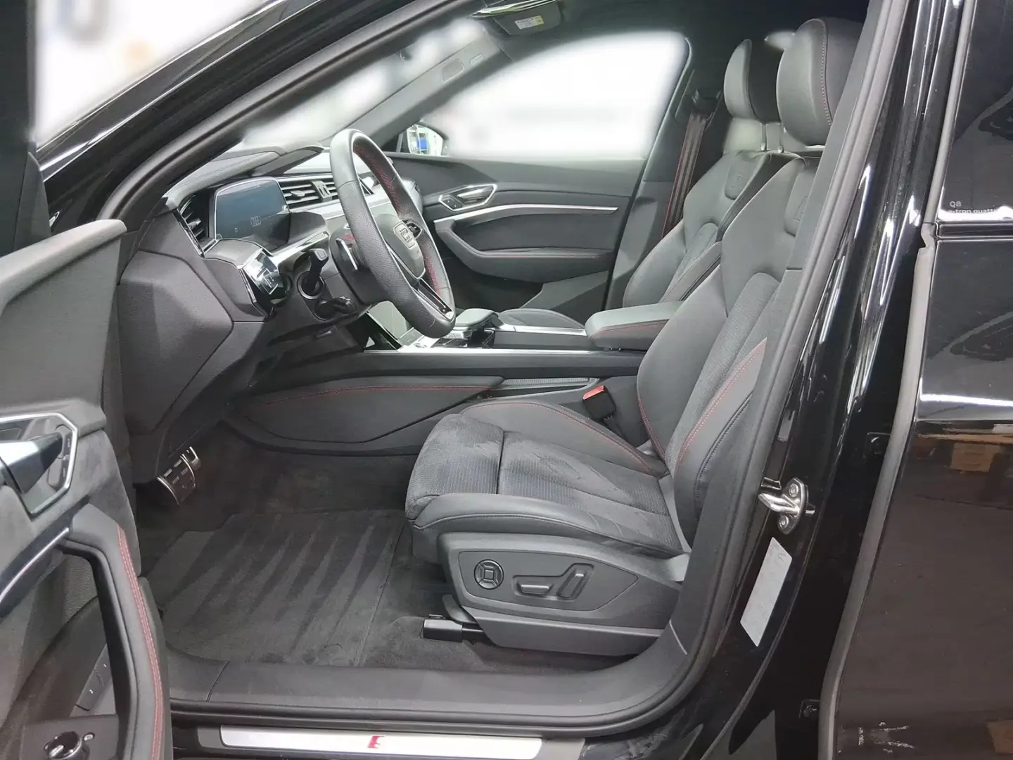 Audi Q8 e-tron 55 Quattro S-Line AHK Bang