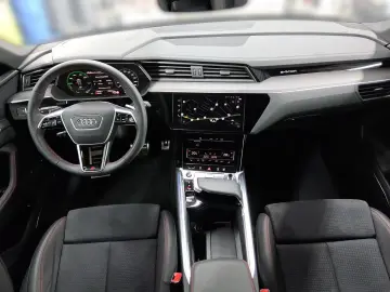 Audi Q8 e-tron 55 Quattro S-Line AHK Bang