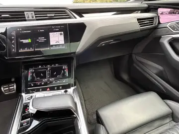 Audi Q8 Sportback e-tron 55 quattro S line