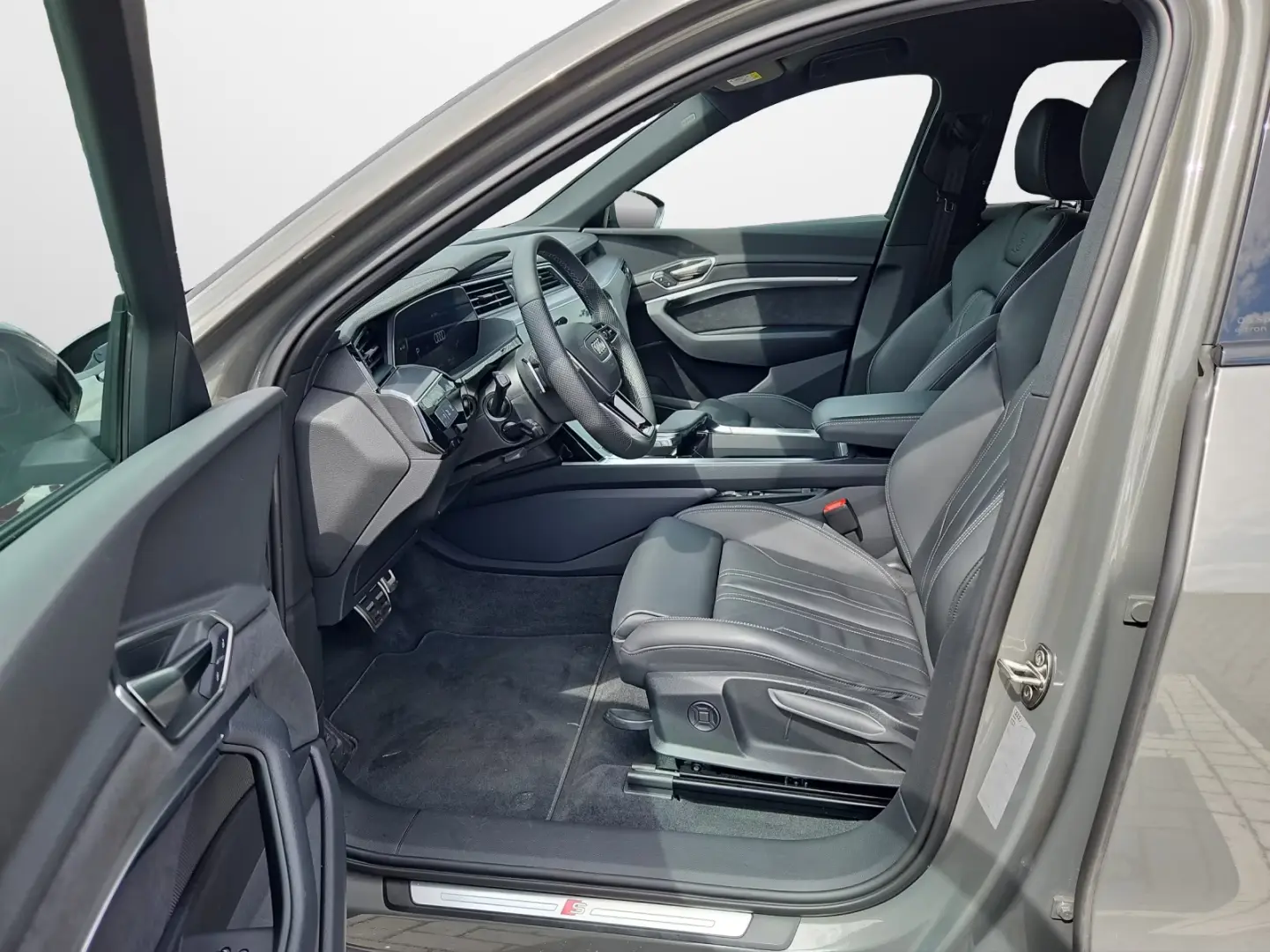 Audi Q8 Sportback 55 e-tron quattro advanced AHK
