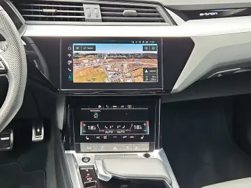 Audi Q8 Sportback 55 e-tron quattro advanced AHK