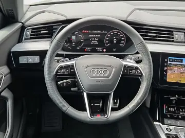 Audi Q8 Sportback 55 e-tron quattro advanced AHK