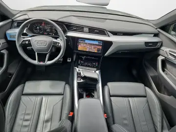 Audi Q8 Sportback 55 e-tron quattro advanced AHK