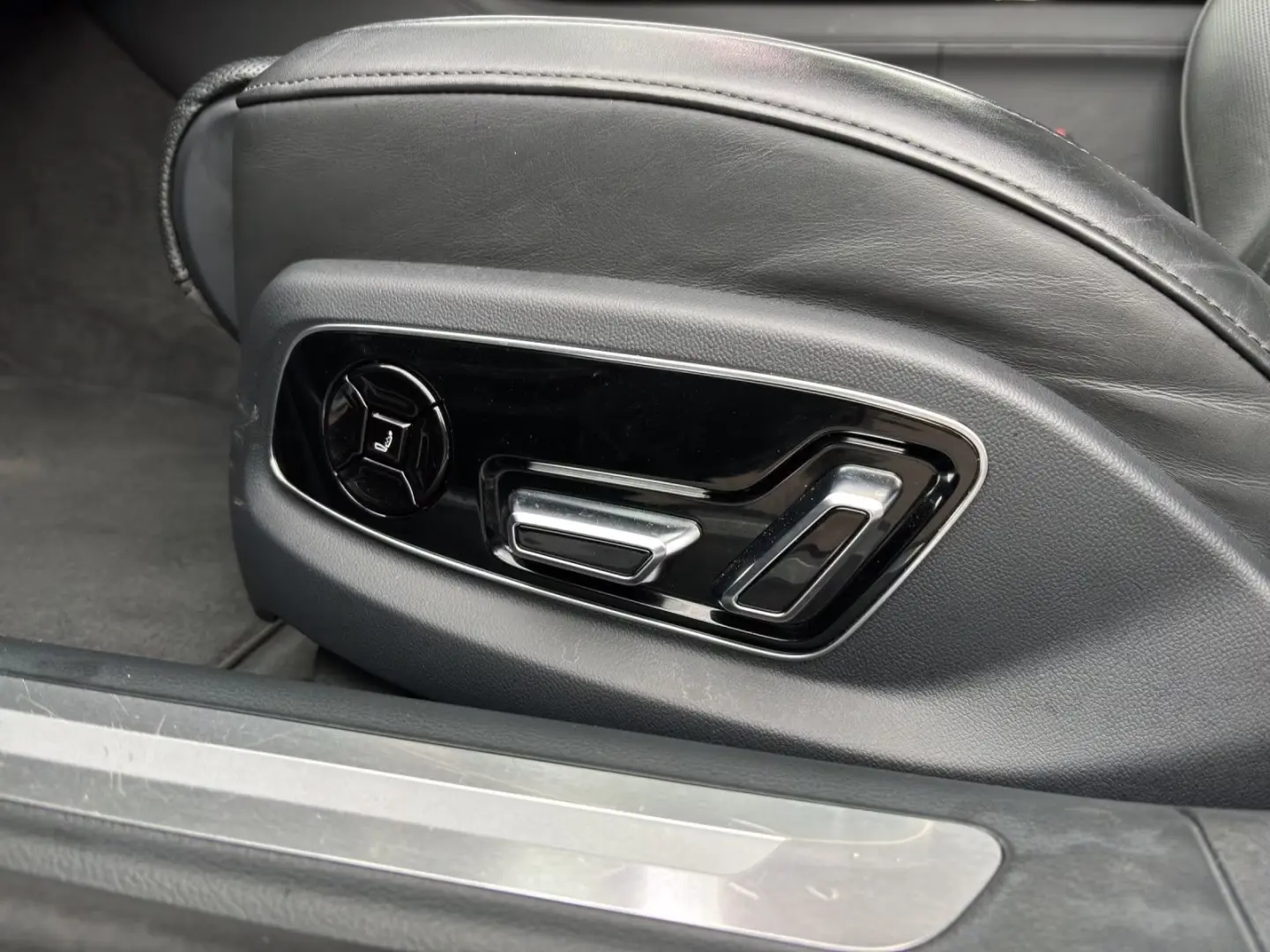 Audi A8 60 TFSIe QUATTRO  MATRIX PANO