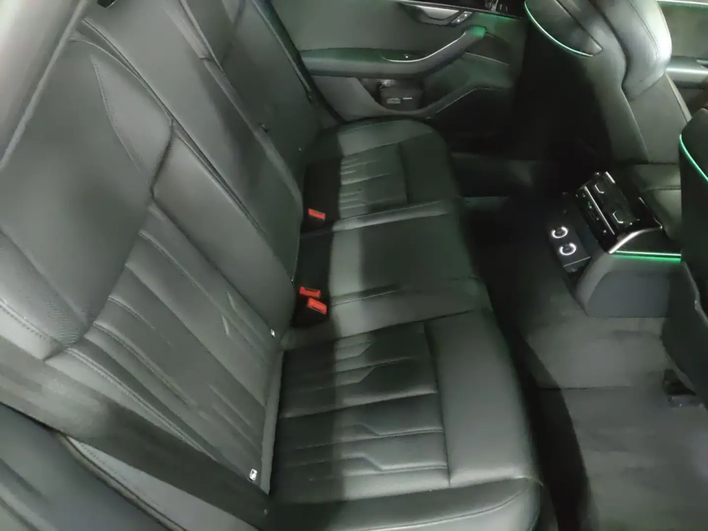 Audi A8 60 de TFSI-uri și patru BetterVision