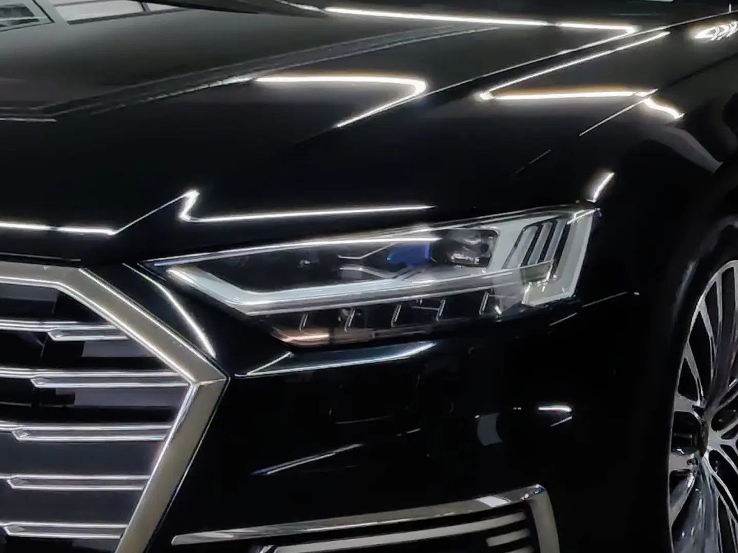 Audi A8 60 de TFSI-uri și patru BetterVision