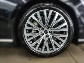 Audi A8 60 de TFSI-uri și patru BetterVision