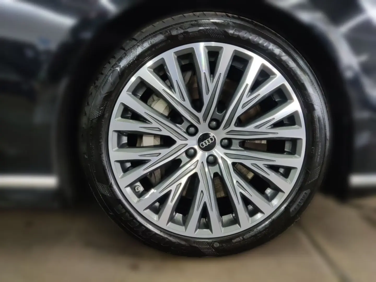 Audi A8 60 de TFSI-uri și patru BetterVision