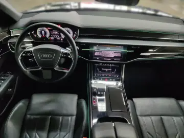 Audi A8 60 de TFSI-uri și patru BetterVision